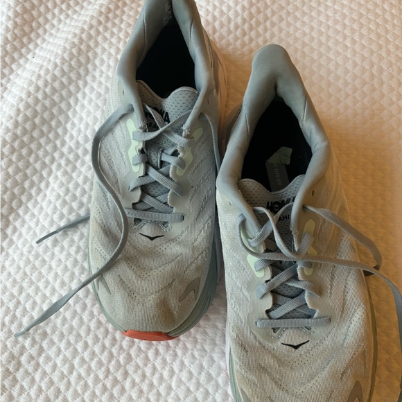 Hoka Arahi 6 in Plein Air - Picture 2 of 6